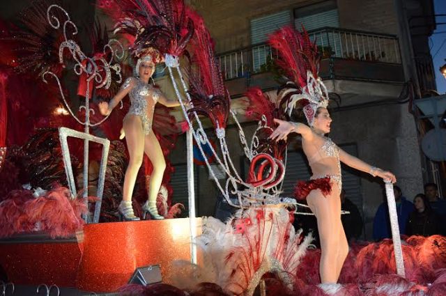 Miles de personas se echan a la calle para disfrutar del último desfile de Carnaval de las peñas foráneas - 1, Foto 1
