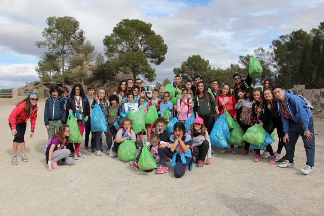 El grupo scout San Jorge realiza una limpieza de basura en la zona del Santuario de la Atalaya - 1, Foto 1