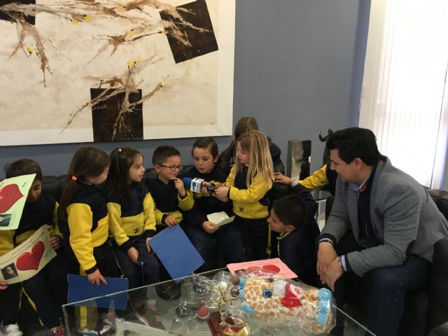 Los compañeros de Joaquín se movilizan para ayudar al pequeños de 4 años que necesita cuatro operaciones para conservar la escasa visión que todavía tiene - 1, Foto 1