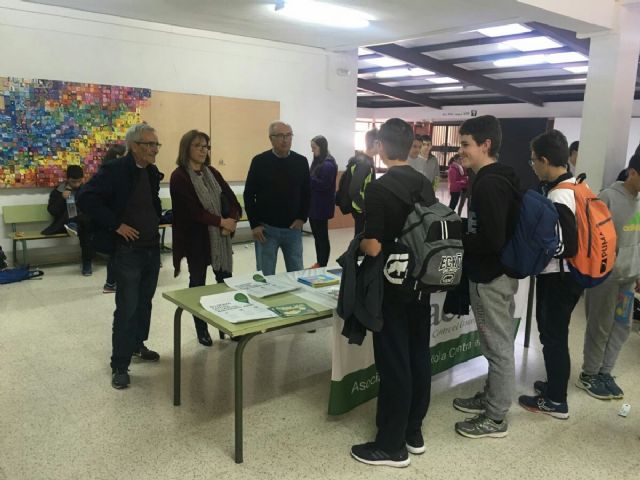 Las concejalías de Sanidad y Educación llevan el Día Internacional del Cáncer Infantil a los institutos - 3, Foto 3