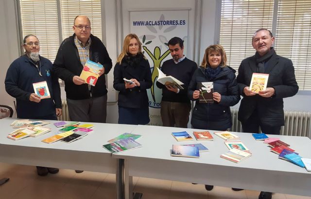 Nuevas donaciones literarias de la 'Fundación Carmen Montero' a las asociaciones de Las Torres de Cotillas - 1, Foto 1