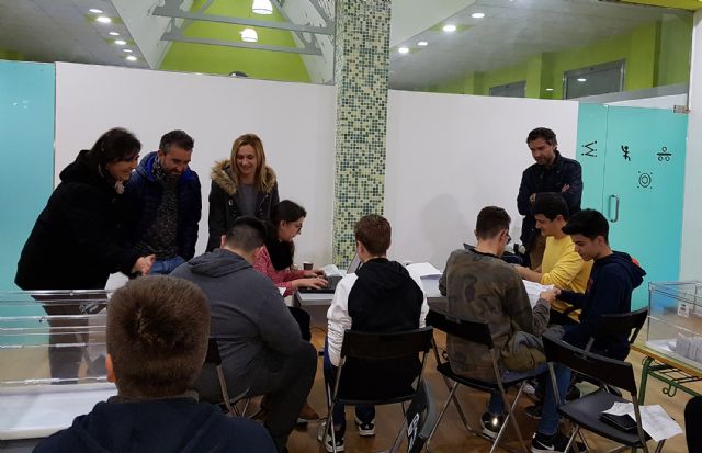 Los escolares torreños eligen cine, zonas de wifi gratuito, una fiesta de la espuma y dos festivales con los presupuestos participativos - 1, Foto 1