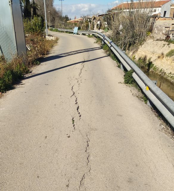 El PSOE exige a Ballesta que deje de echarle cara y asuma el acondicionamiento de la acequia Barreras y el arreglo de la calzada que la circunda - 2, Foto 2