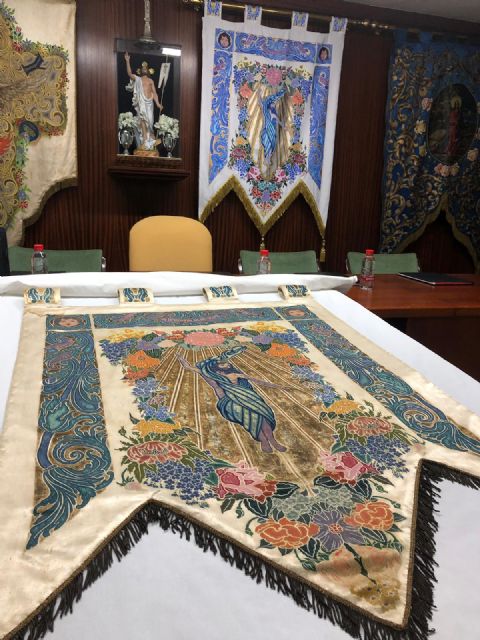 El sudario fundacional del Resucitado vuelve a la Cofradía tras 7 meses de restauración - 1, Foto 1