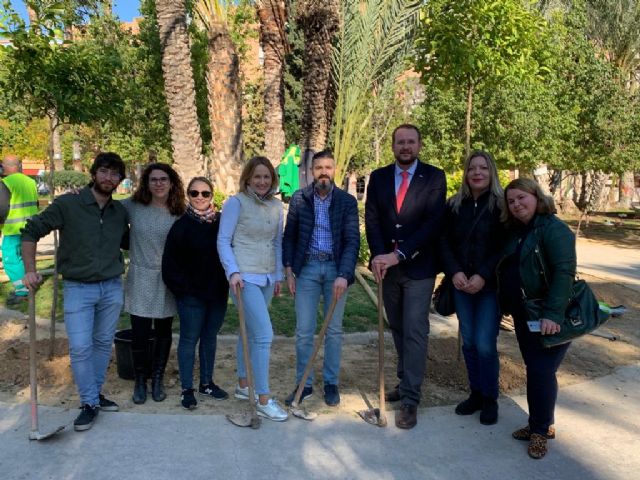El Ayuntamiento celebra junto a Radio Ecca el 55 aniversario de su fundación con la plantación de nuevo arbolado - 1, Foto 1