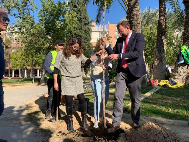 El Ayuntamiento celebra junto a Radio Ecca el 55 aniversario de su fundación con la plantación de nuevo arbolado - 2, Foto 2