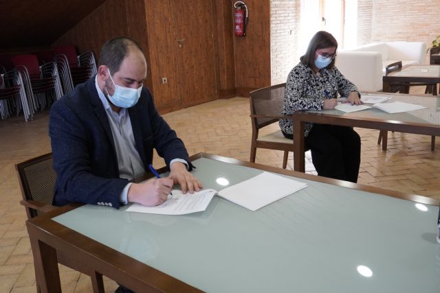 El Ayuntamiento de Los Alcázares firma un convenio con FAUM para hacer el municipio más accesible - 1, Foto 1