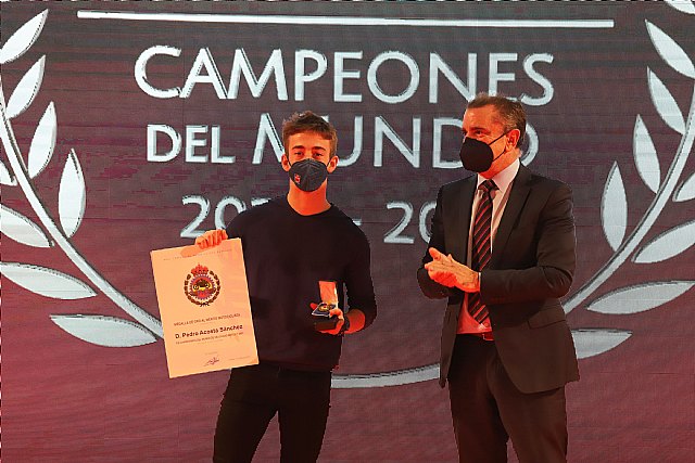 Pedro Acosta galardonado en la Gala de Campeones del Mundo 2020-2021 - 2, Foto 2