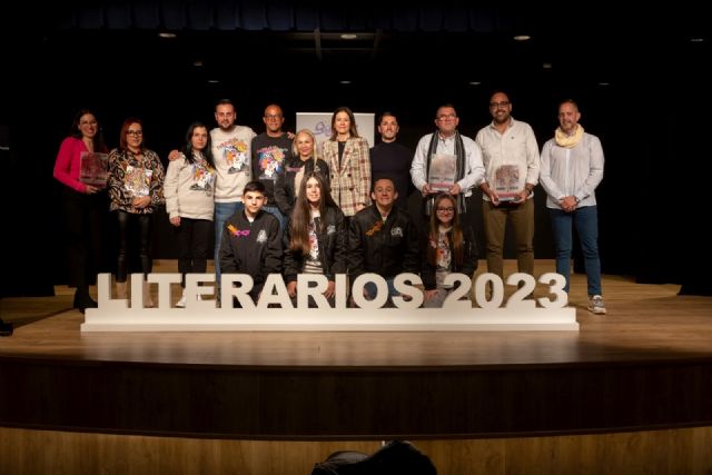 La recaudación de la venta del libro de Carnaval se destinará a ADIA - 1, Foto 1