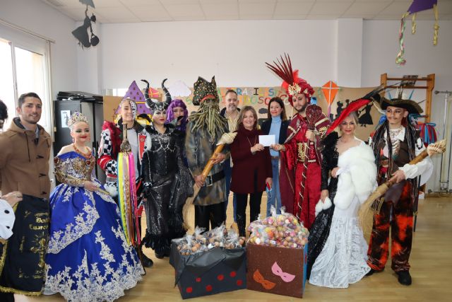 Los usuarios del Centro Ocupacional Urci entregan a Don Carnal y Doña Cuaresma las armas para la gran batalla - 1, Foto 1