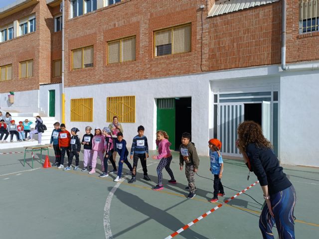 El CEIP Asunción Jordán de Puerto Lumbreras celebra una carrera solidaria en apoyo a la Fundación Aladina - 1, Foto 1