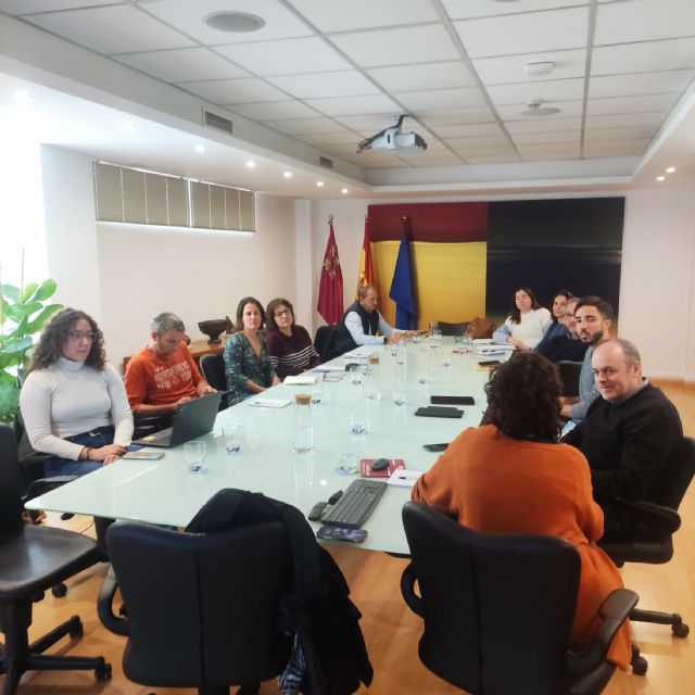 La Comunidad celebra una reunión informativa sobre el proyecto para recuperar la ostra plana en el Mar Menor - 1, Foto 1
