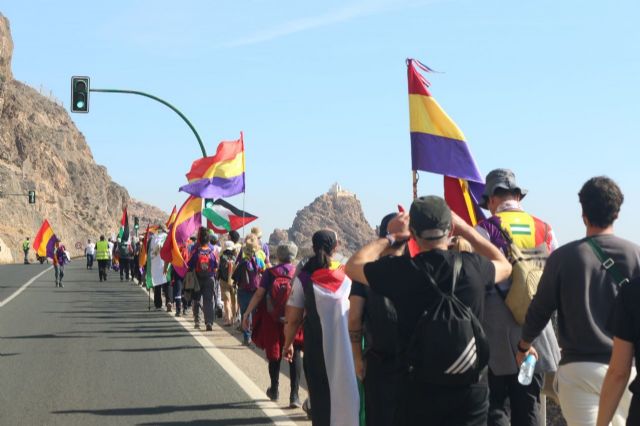 La ruta de La Desbandá llega a su fin en Almería con un emotivo homenaje a las víctimas del genocidio franquista - 2, Foto 2
