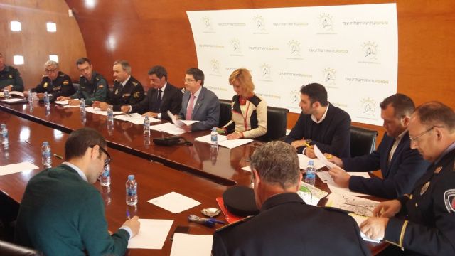 El dispositivo de seguridad de la Semana Santa contempla la presencia en la Carrera y su entorno de agentes a menos de 50 metros entre sí - 1, Foto 1