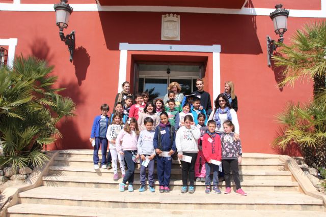 Alumnos del colegio Sierra Espuña visitan el Ayuntamiento, Foto 3