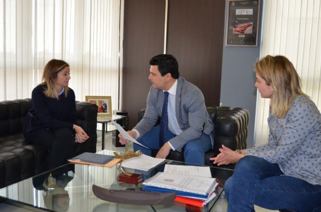 La directora general de Centros Educativos se reúne con el Alcalde para analizar las necesidades del municipio en infraestructuras educativas - 1, Foto 1