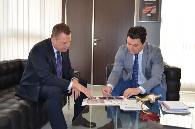 El alcalde y el director del aeropuerto reiteran el compromiso de colaboración entre ambas instituciones - 1, Foto 1