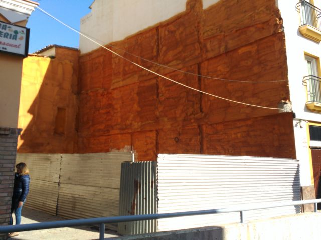 IU-V solicita la retirada de las chapas metálicas de los solares - 3, Foto 3