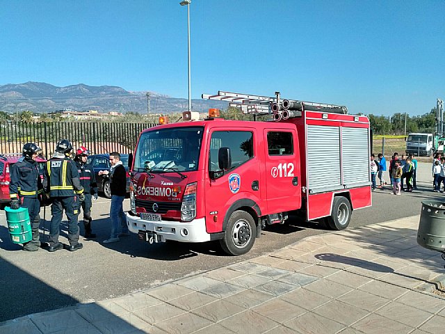 Simulacro de evacuación y formación en el manejo de extintores para profesores del colegio Luis Perez Rueda - 5, Foto 5