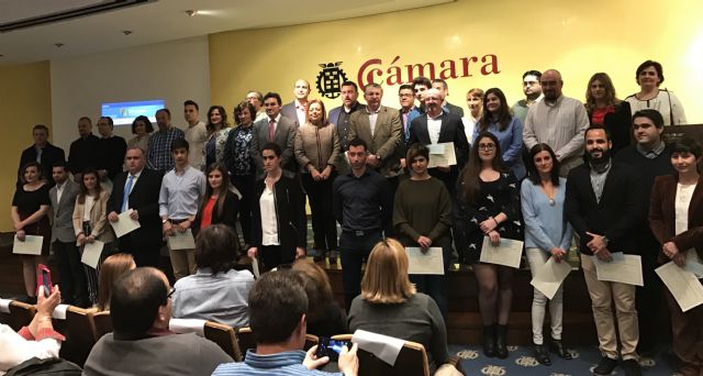 La Comunidad entrega los premios extraordinarios de Formación Profesional a los 34 alumnos con mejor expediente en el curso 2015/16 - 1, Foto 1