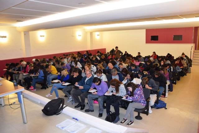 La Comunidad ofrece 57 cursos gratuitos para que más de 800 personas sin ESO y Bachillerato puedan prepararse las pruebas de competencias - 1, Foto 1