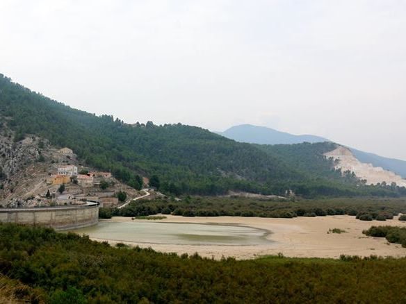 IU-Verdes denuncia que el Ayuntamiento de Lorca lleva cinco años sin cobrar a las empresas el canon por la explotación de canteras en los montes públicos - 1, Foto 1