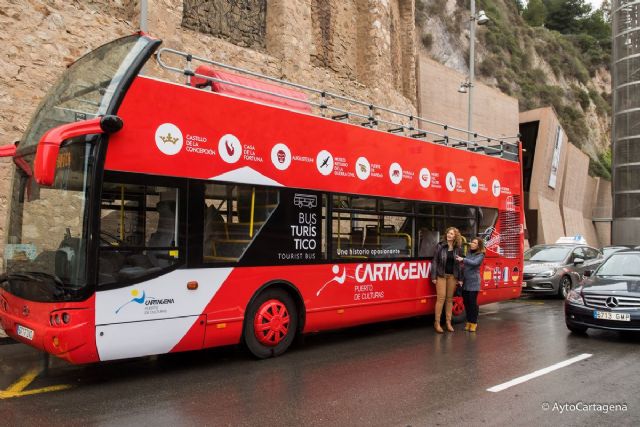 El Bus Turistico de Cartagena Puerto de Culturas luce nueva imagen - 1, Foto 1