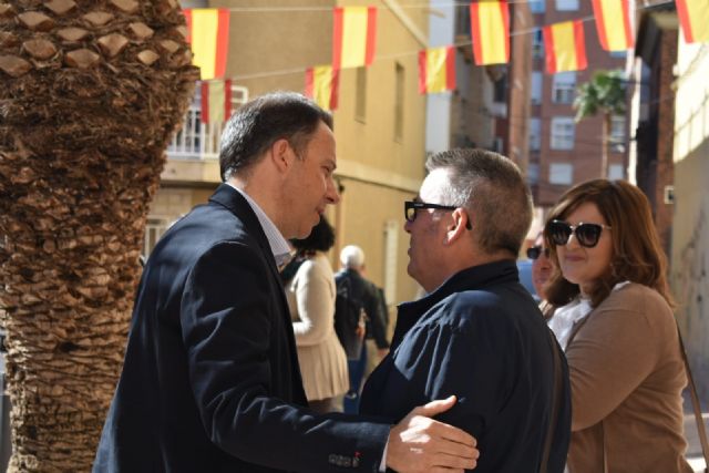 El Alcalde entrega a la iglesia de San José una nueva talla de Nuestra Señora de la Aurora, así como las esculturas restauradas del patrón del barrio y de Cristo Crucificado - 4, Foto 4