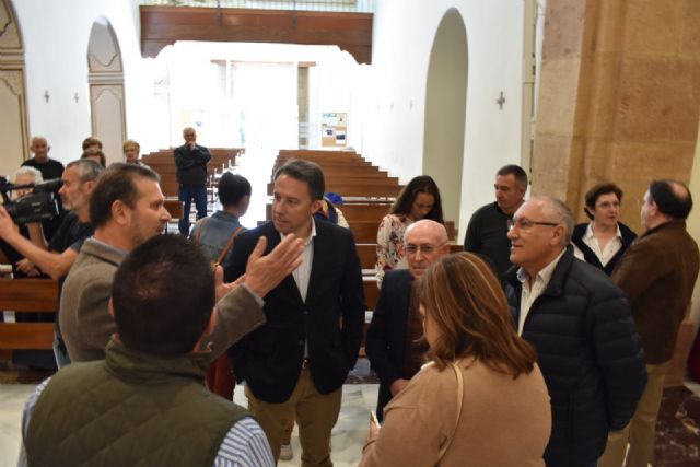 El Alcalde entrega a la iglesia de San José una nueva talla de Nuestra Señora de la Aurora, así como las esculturas restauradas del patrón del barrio y de Cristo Crucificado - 5, Foto 5
