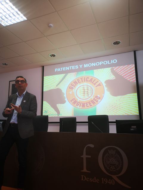 El investigador de la UMU López Nicolás ofrece una conferencia sobre el papel de los transgénicos en la lucha contra el hambre - 1, Foto 1