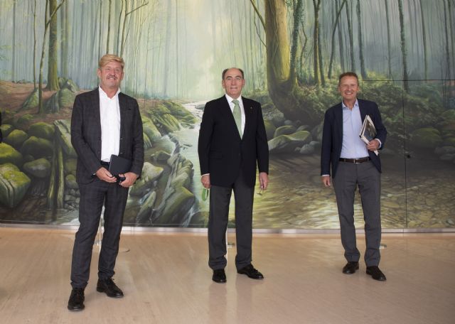 Firman un acuerdo estratégico para incentivar el uso de energía 100% renovable en todo el ciclo de vida de los vehículos - 1, Foto 1