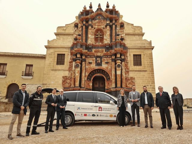 La Fundación Camino de la Cruz dona al Ayuntamiento de Caravaca un vehículo adaptado para facilitar la llegada hasta la Basílica - 2, Foto 2