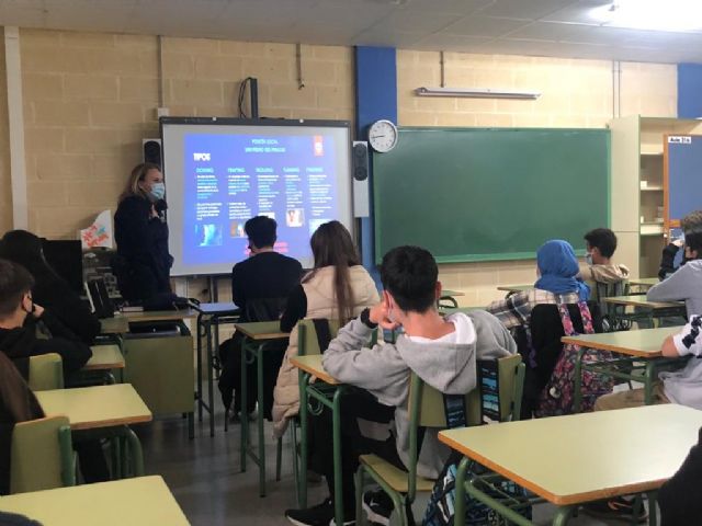 Policía Local alerta de los riesgos de las redes sociales y el ciberbullying en los institutos - 2, Foto 2