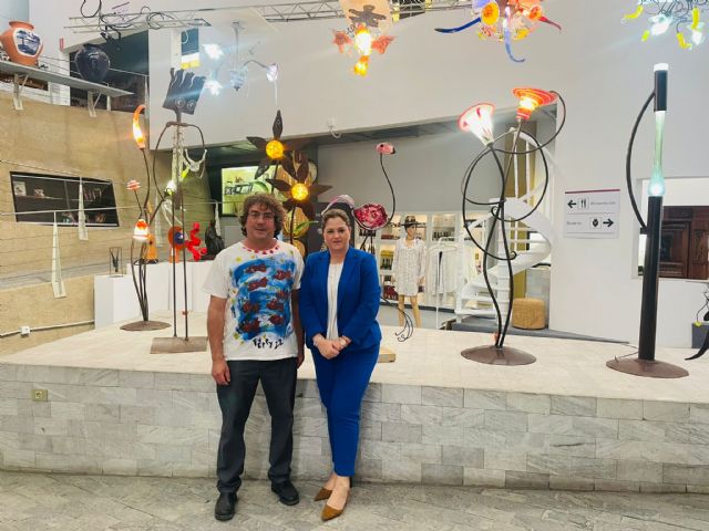 'Flyppy' regresa al Centro Regional de Artesanía de Murcia con la exposición 'Elementos escultolumínicos' - 1, Foto 1