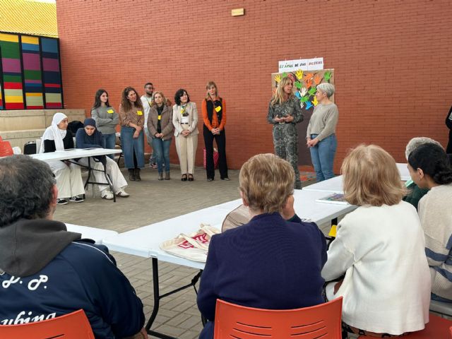 Jóvenes y mayores de El Palmar estrechan lazos y combaten la soledad no deseada en una nueva edición del proyecto 'Historias que conectan' - 2, Foto 2