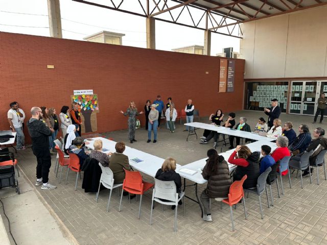 Jóvenes y mayores de El Palmar estrechan lazos y combaten la soledad no deseada en una nueva edición del proyecto 'Historias que conectan' - 3, Foto 3