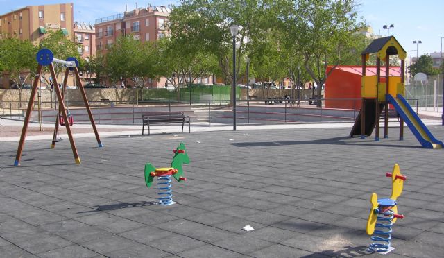 IU-V señala numerosos desperfectos en las recién inauguradas zonas de ocio de San Diego - 2, Foto 2