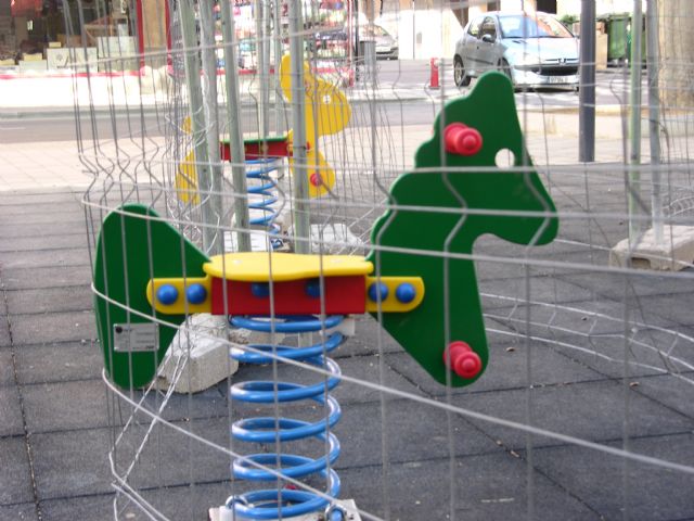 IU-V señala numerosos desperfectos en las recién inauguradas zonas de ocio de San Diego - 5, Foto 5