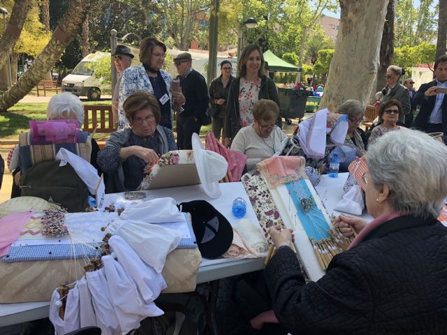 El Jardín de la Pólvora acoge el XVII Encuentro Nacional de Encajeras con más de 500 participantes - 2, Foto 2