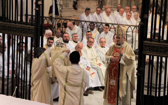 Mons. Lorca consagrará mañana el Santo Crisma con el que será ungido Mons. Chico en su ordenación episcopal - 1, Foto 1