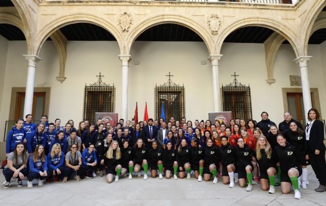 Fernando López Miras recibe a los equipos participantes de la tercera edición del Europeo Femenino de Fútbol Sala Mar Menor 2019 - 1, Foto 1