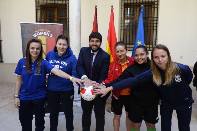 Fernando López Miras recibe a los equipos participantes de la tercera edición del Europeo Femenino de Fútbol Sala Mar Menor 2019 - 2, Foto 2