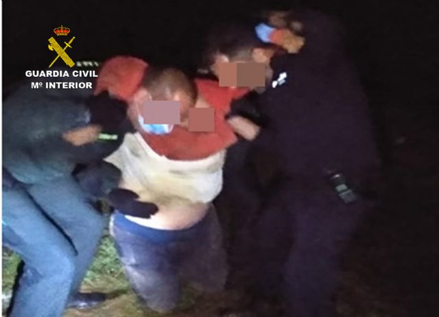 La Guardia Civil rescata a un anciano atrapado en un turismo durante dos días en El Carmolí-Cartagena - 2, Foto 2