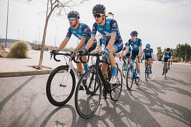 Cuatro frentes y una defensa - 1, Foto 1