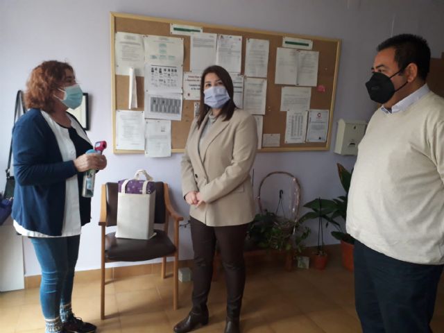 El Ayuntamiento de Molina de Segura hace entrega de 5.000 mascarillas a nueve centros asistenciales del municipio con motivo de la Campaña de Sensibilización en Igualdad y Prevención de Violencia de Género 2021 - 1, Foto 1