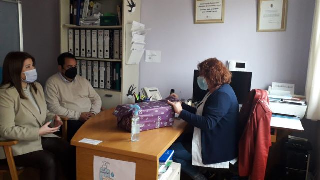 El Ayuntamiento de Molina de Segura hace entrega de 5.000 mascarillas a nueve centros asistenciales del municipio con motivo de la Campaña de Sensibilización en Igualdad y Prevención de Violencia de Género 2021 - 4, Foto 4