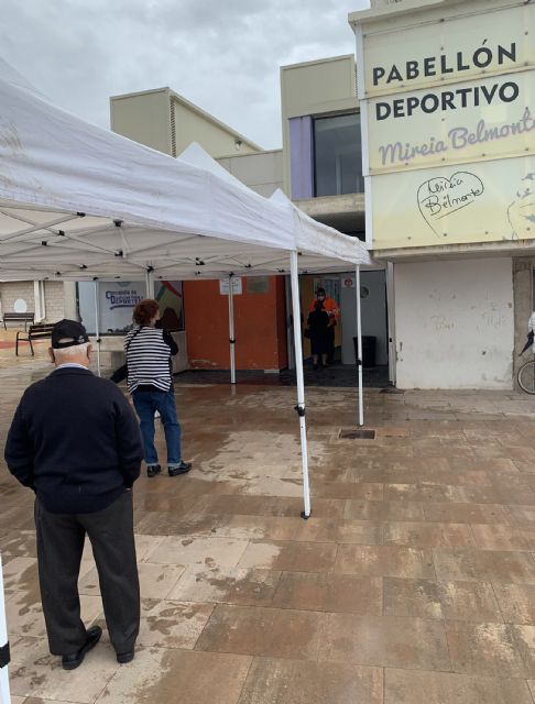 La responsabilidad y la seguridad, notas predominantes en el inicio de las vacunaciones en el pabellón Mireia Belmonte - 2, Foto 2