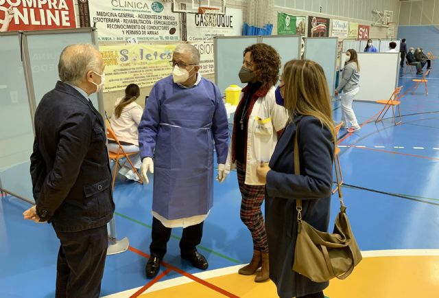 La responsabilidad y la seguridad, notas predominantes en el inicio de las vacunaciones en el pabellón Mireia Belmonte - 3, Foto 3