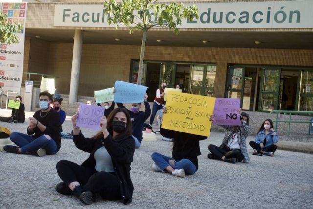 Las juventudes de Somos Región celebran la decisión de la UMU de paralizar la supresión de los grupos de tardes de Pedagogía y Educación Social - 2, Foto 2