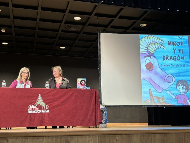 Sandra García presenta en la Casa de Cultura su libro Mikoé y el dragón - 1, Foto 1